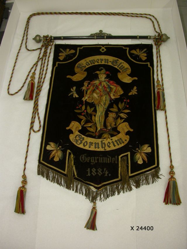 historisches museum frankfurt: Vorderseite der Fahne des Käwern Club Bornheims von 1888