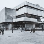 Bschwarz-weiß-Fotografie von dem betonbau des Museums von 1972