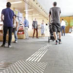 die taktile Spur im Foyer des Museums